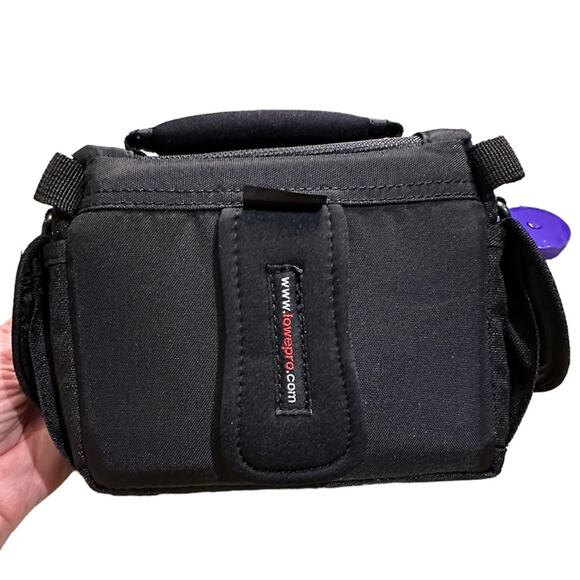 Lowepro Black Camera Bag 7 x 4 with Shoulder Strap - Picture 2 of 7